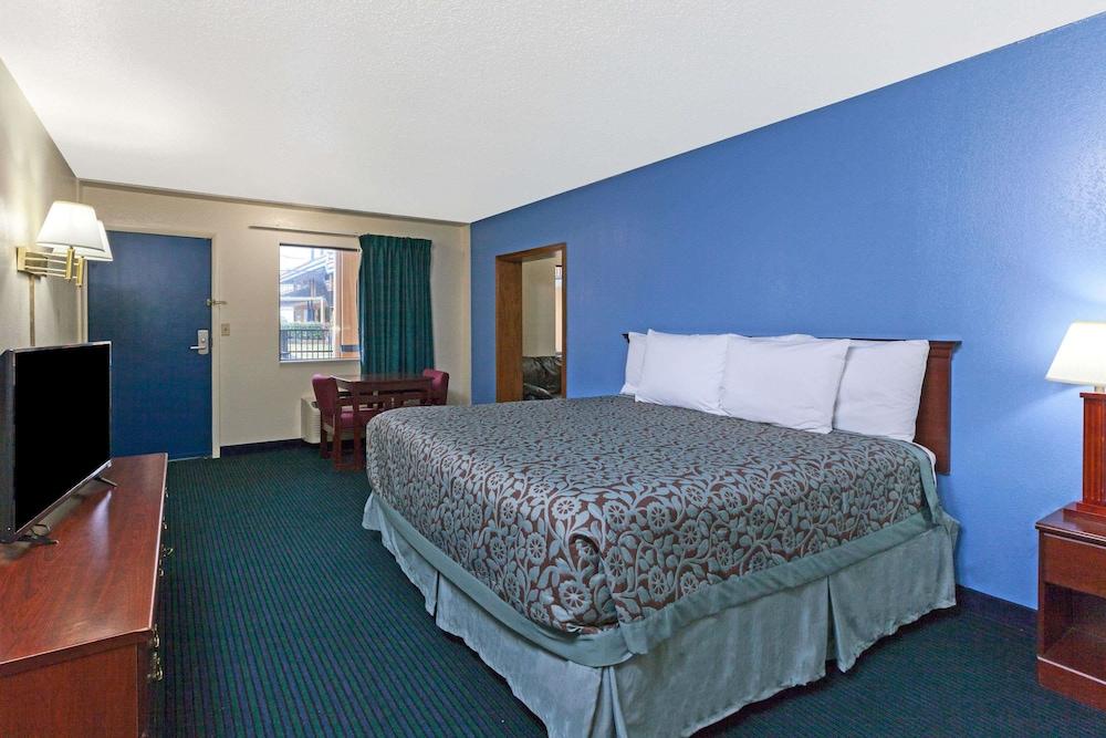 Days Inn by Wyndham Oklahoma City Fairground photo 10