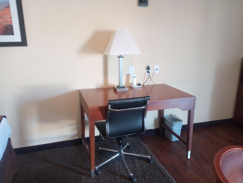 Southern Inn and Suites photo 11