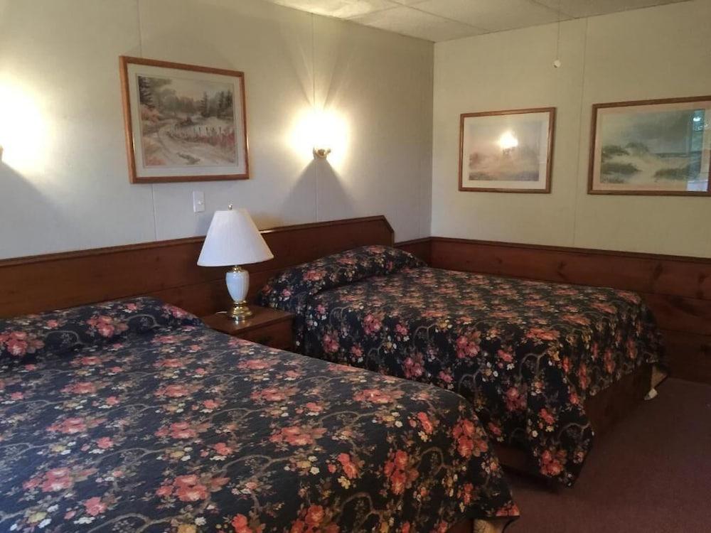 Holiday House Inn photo 27