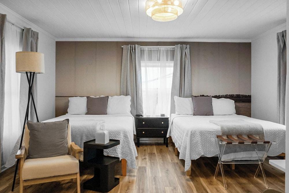 Boardwalk Inn photo 55
