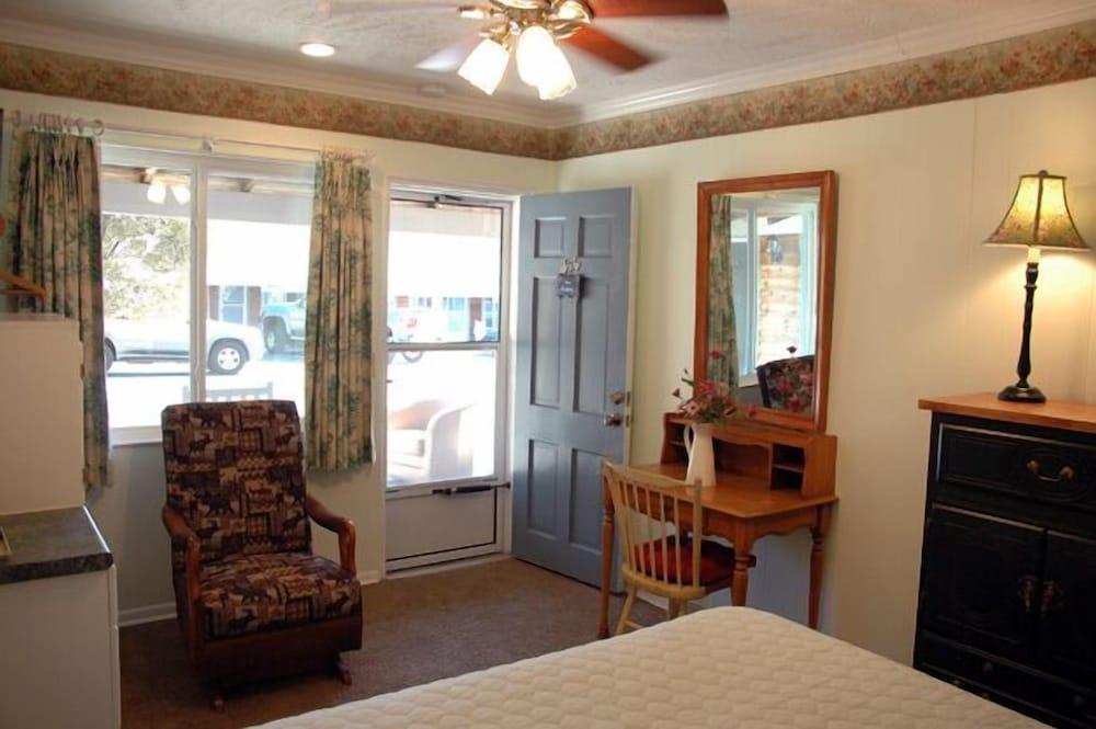 The Homestead Inn photo 79