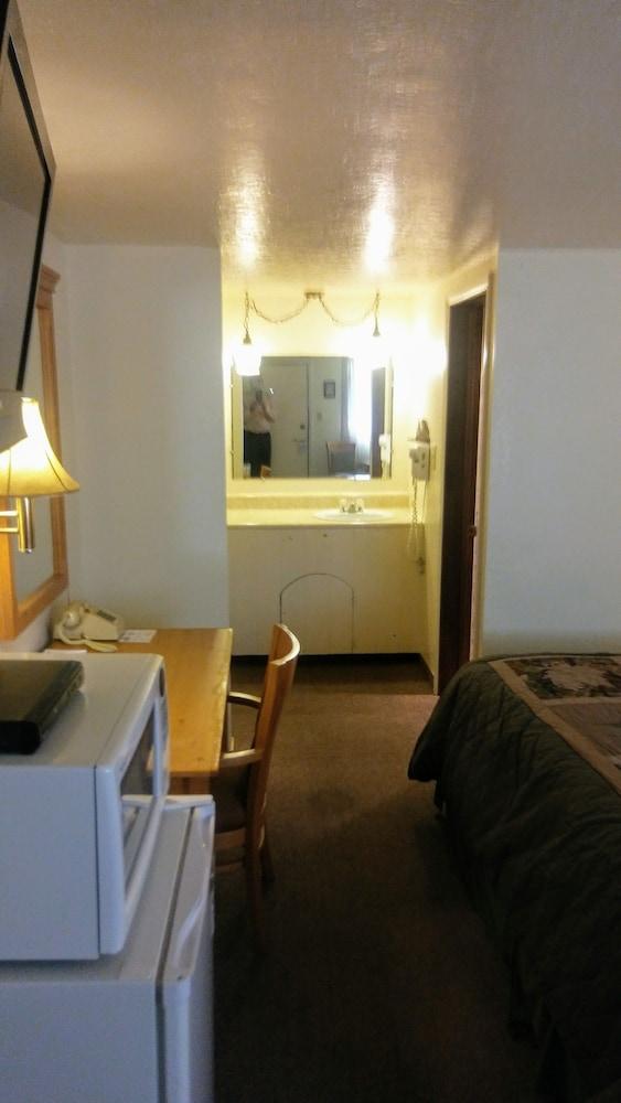 Falls Motel photo 43