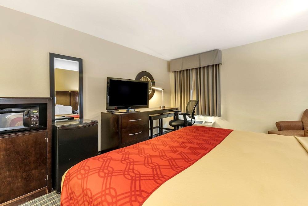 Econo Lodge Brunswick Travel Center photo 7