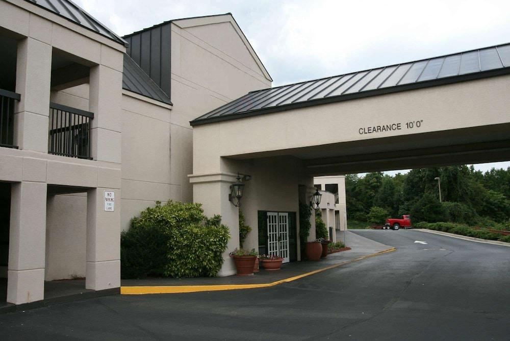 Travelodge by Wyndham Roanoke photo 1