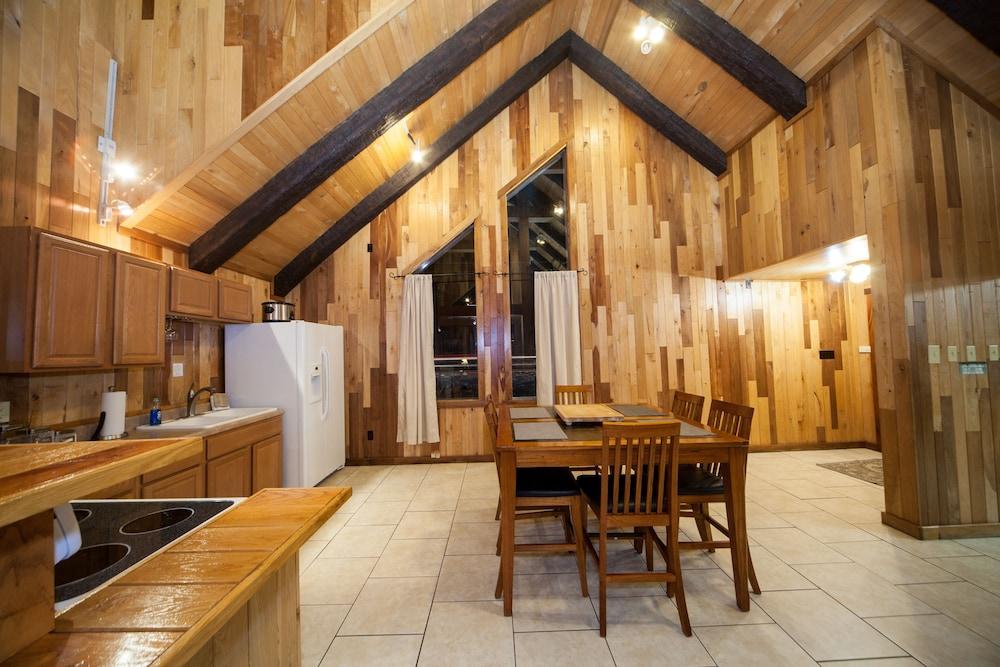 Log Cabin Lodge & Suites photo 26