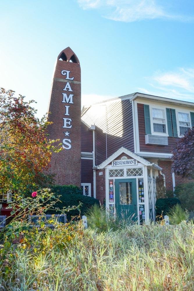 Lamie's Inn and The Old Salt Restaurant photo 46