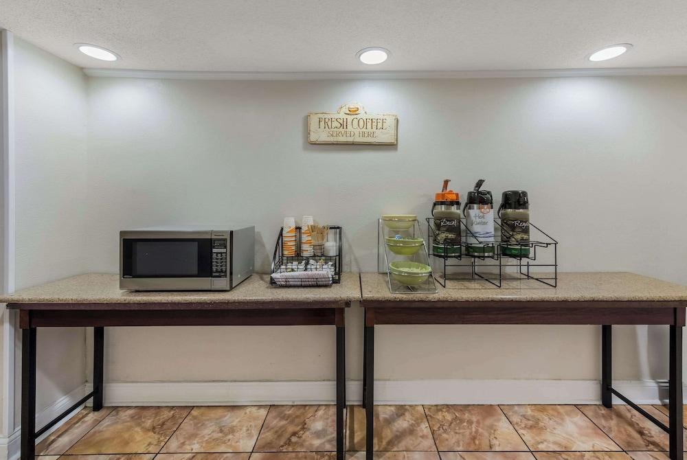 Quality Inn Saint Louis Airport photo 16