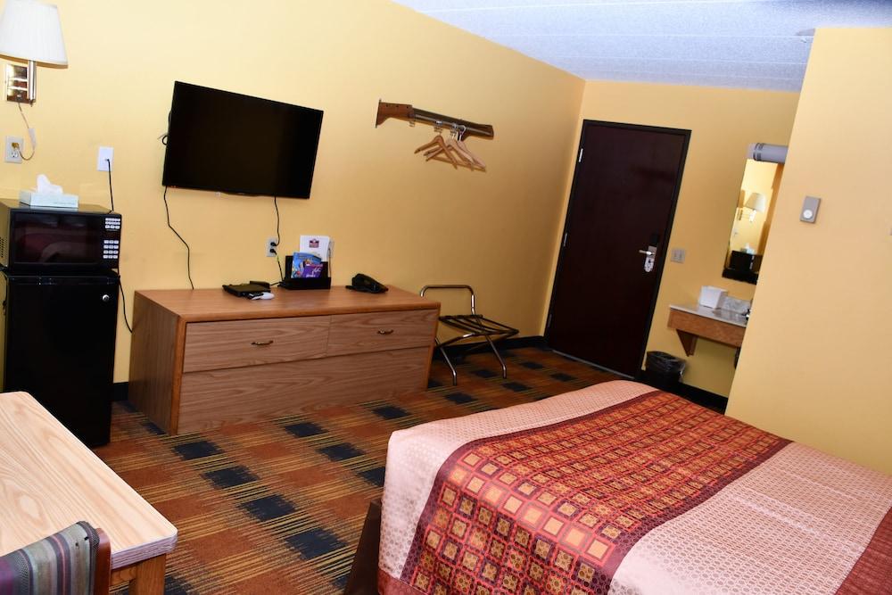 Regency Inn & Suites photo 33
