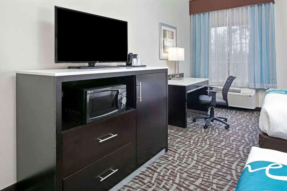 La Quinta Inn & Suites by Wyndham Paris photo 11