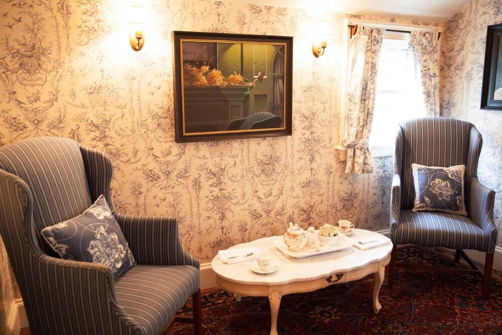 Bee and Thistle Inn photo 16
