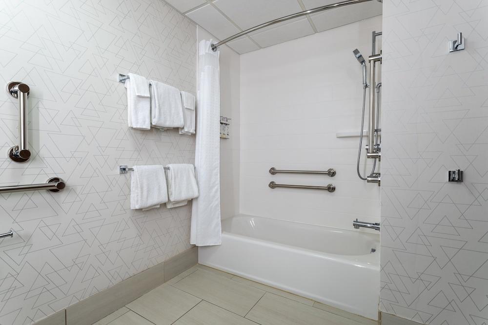 Holiday Inn Express & Suites Vadnais Heights by IHG photo 45