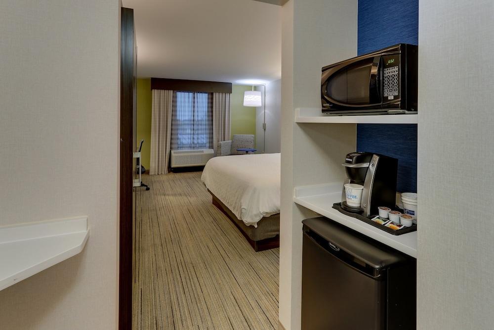 Holiday Inn Express & Suites Troy by IHG photo 14