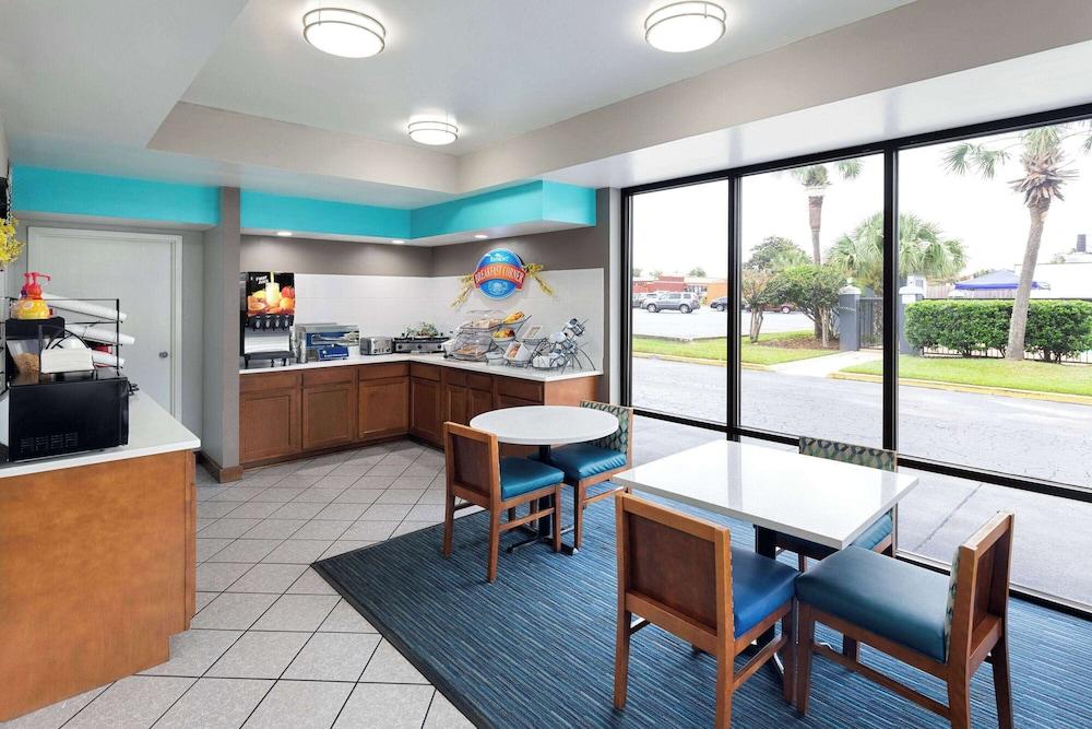 Baymont by Wyndham Mobile/Tillmans Corner photo 5