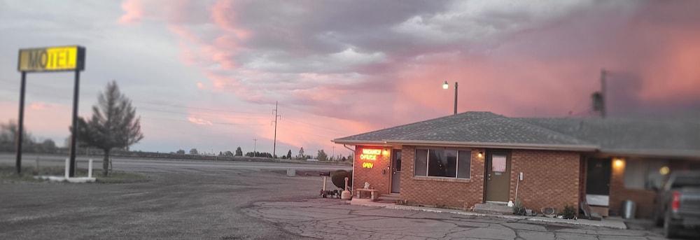 Tops Motel photo 2