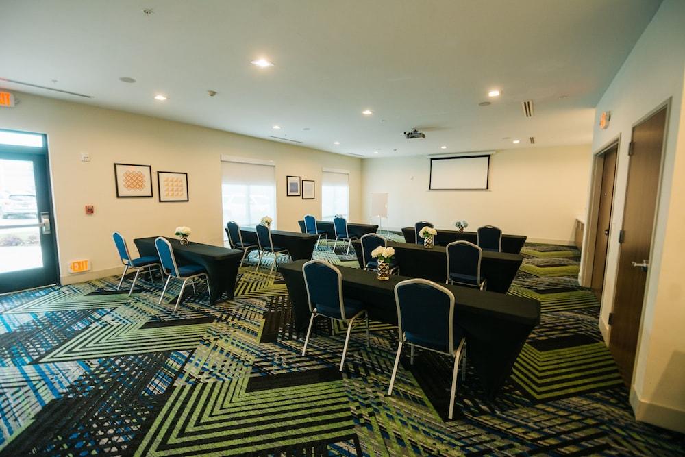 Holiday Inn Express & Suites Birmingham - Homewood by IHG photo 23