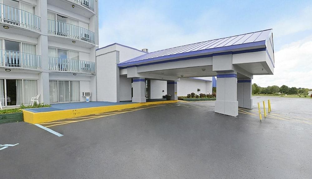 Howard Johnson by Wyndham Benton Harbor/St. Joseph photo 14