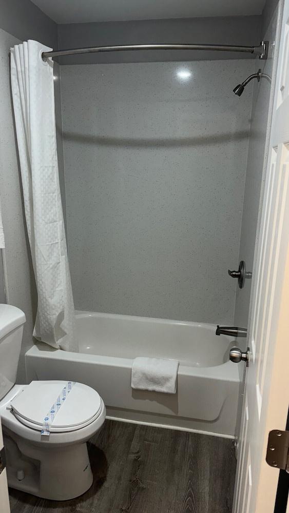 PACIFIC EXPRESS INN photo 6