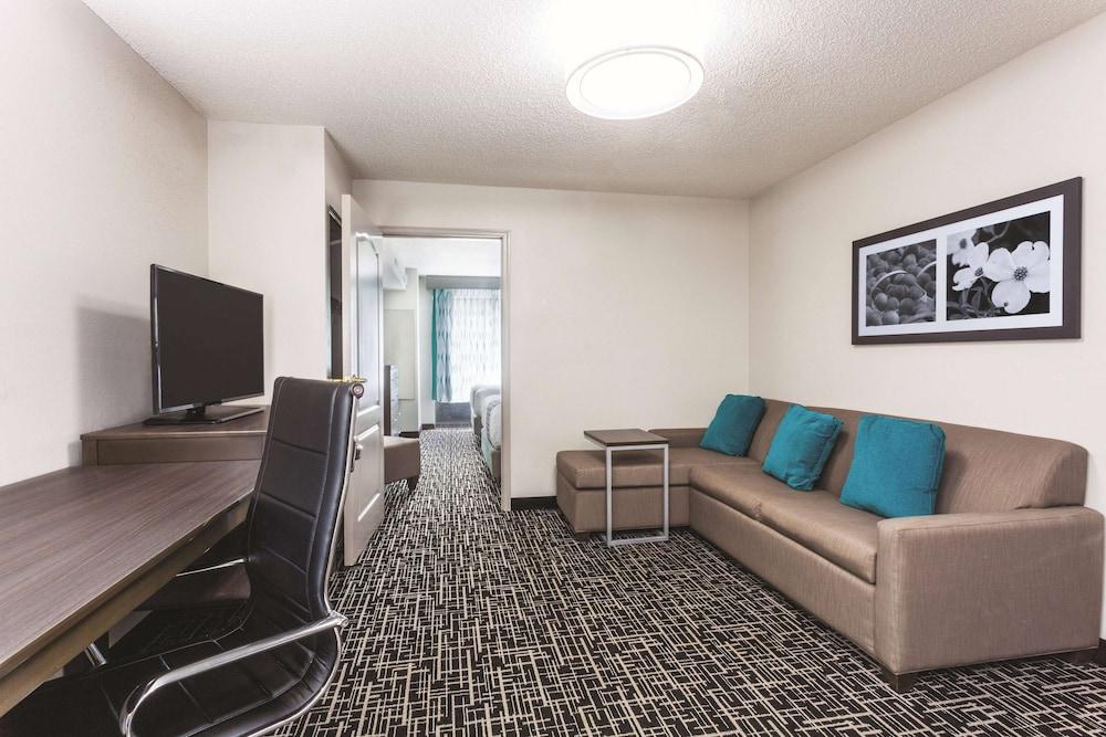 La Quinta Inn & Suites by Wyndham Covington photo 16
