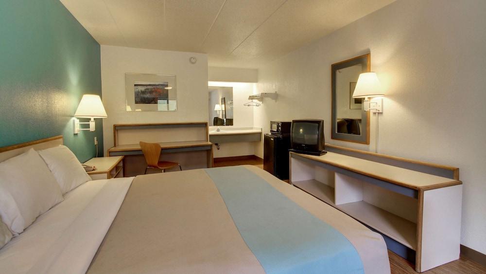 Motel 6 Cedar Rapids, IA photo 9