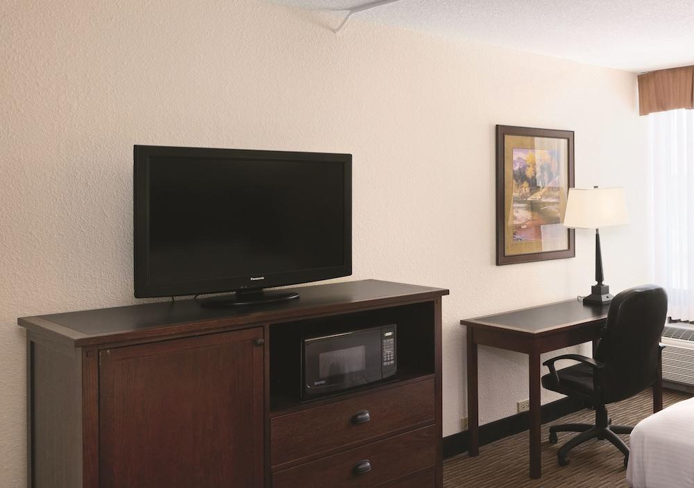 Ramkota Hotel & Conference Center photo 10