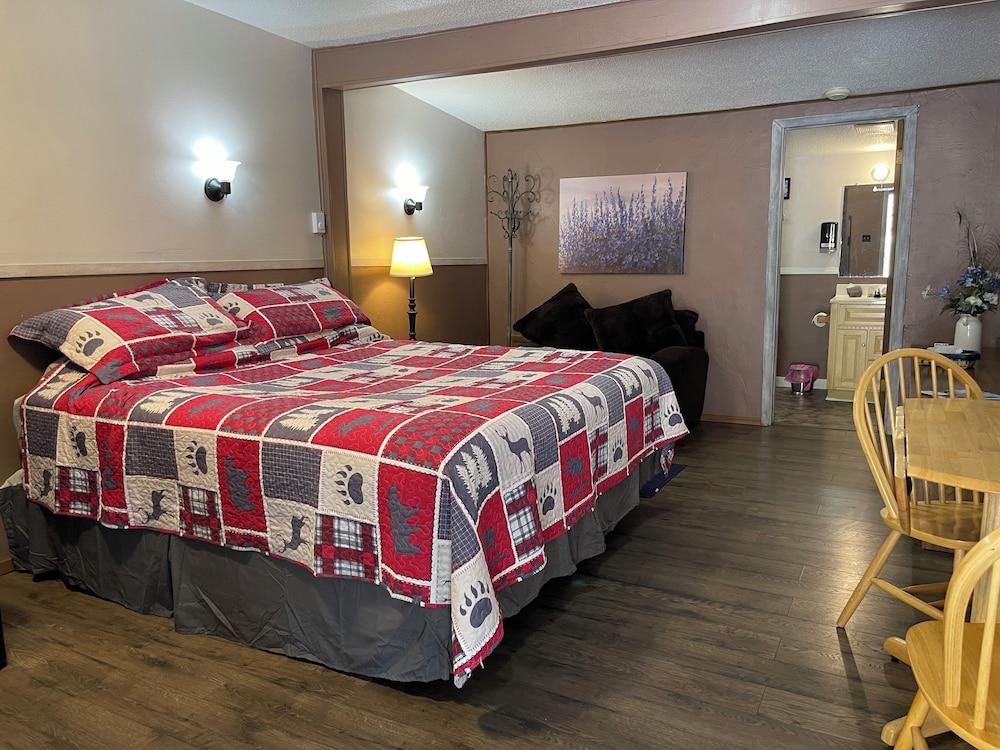 Ponderosa Pines Inn and Cabins photo 65