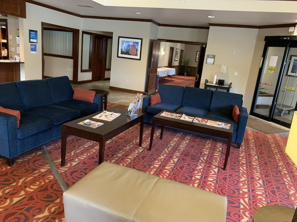 Days Inn by Wyndham Austintown photo 9