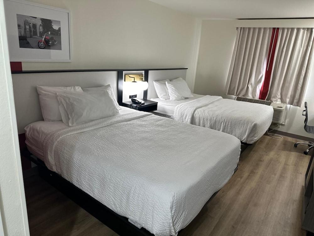 Ramada by Wyndham York Harrisburg Hershey photo 2