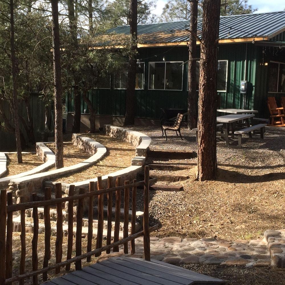 Bear Creek Motel And Cabins photo 56