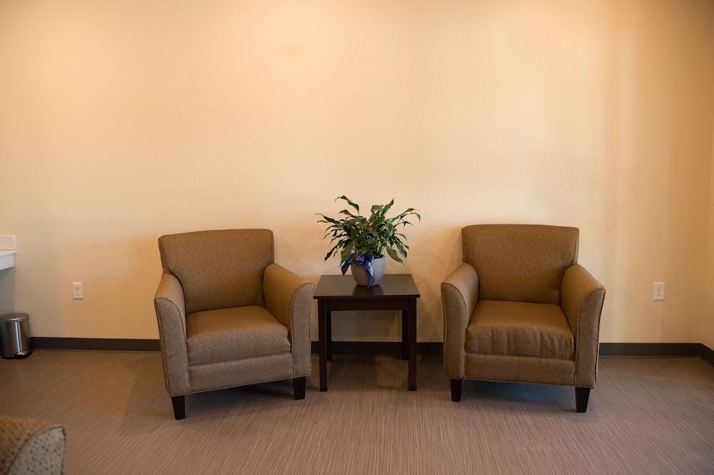 Cobblestone Inn & Suites - Forest City photo 3