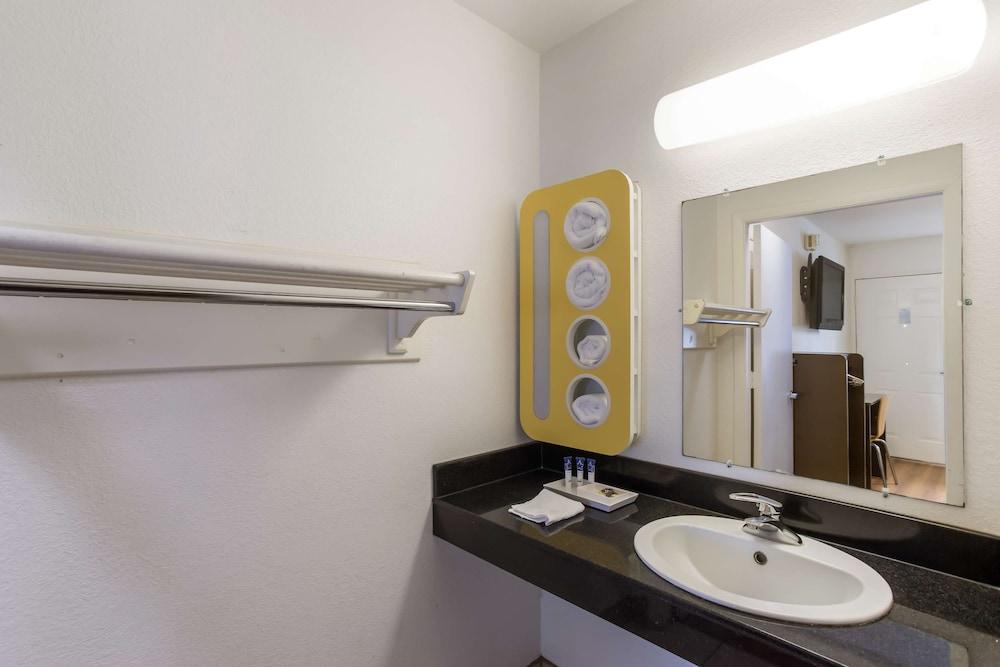 Americas Best Value Inn Bowling Green photo 8