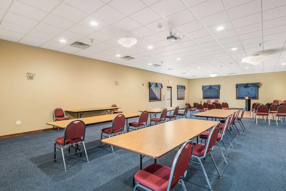 Econo Lodge Rice Lake photo 39