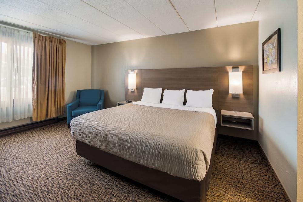 Econo Lodge Duluth near Miller Hill Mall photo 26
