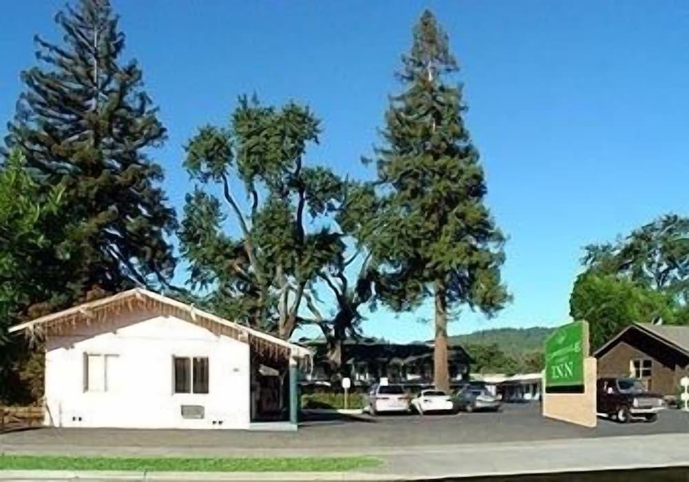 Cloverdale Oaks Inn — hotel in Cloverdale