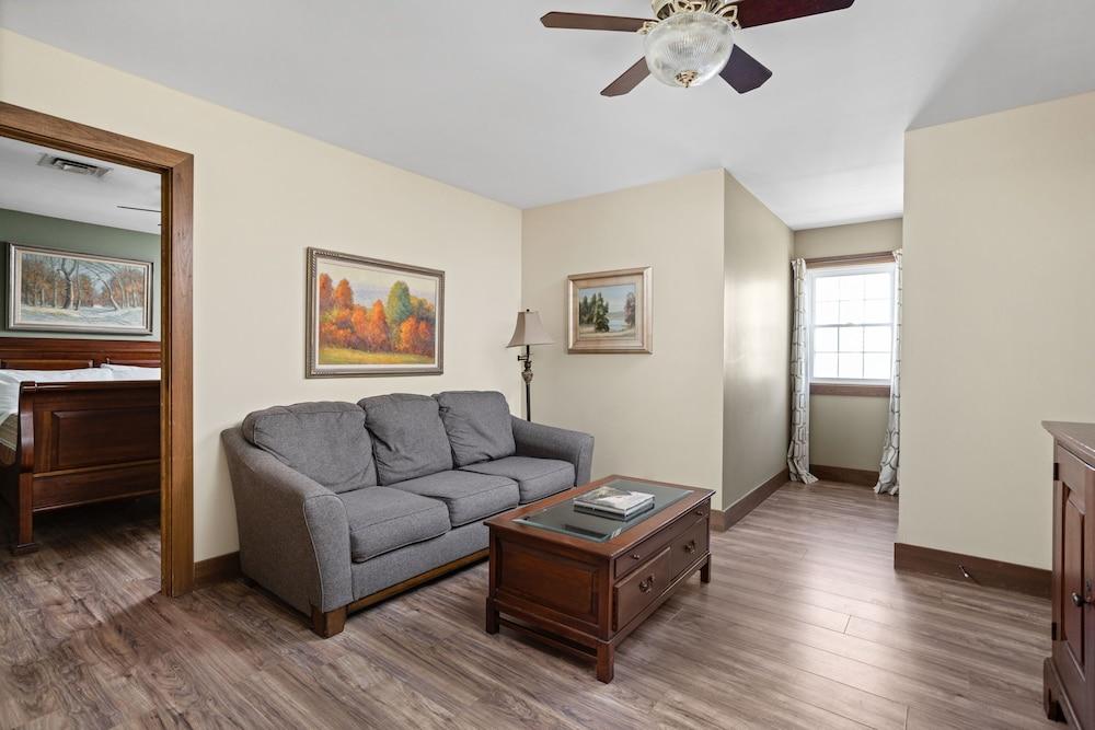 Artists Colony Inn photo 49