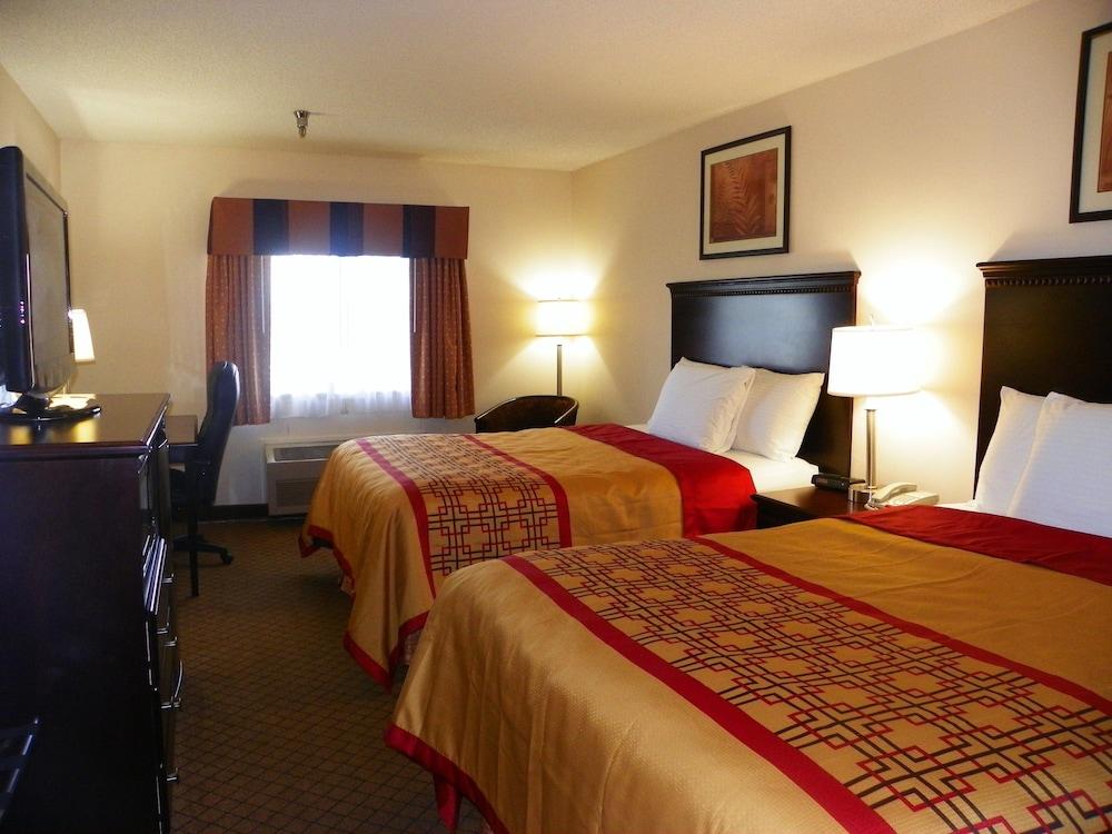 Royalton Inn & Suites photo 11