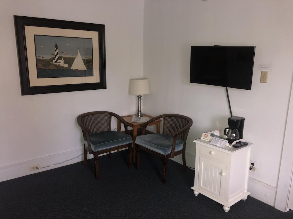 Harbor's Edge Motel photo 29