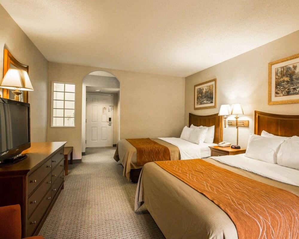Rodeway Inn & Suites Cherokee On the River photo 18