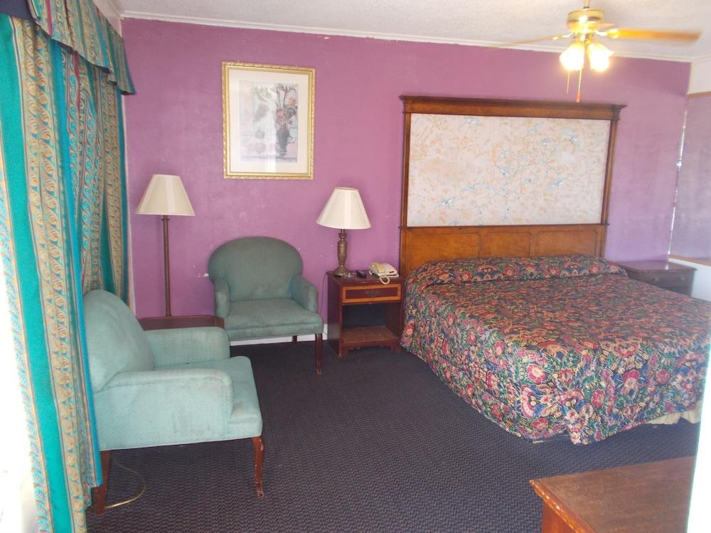 Hillside Motel photo 36
