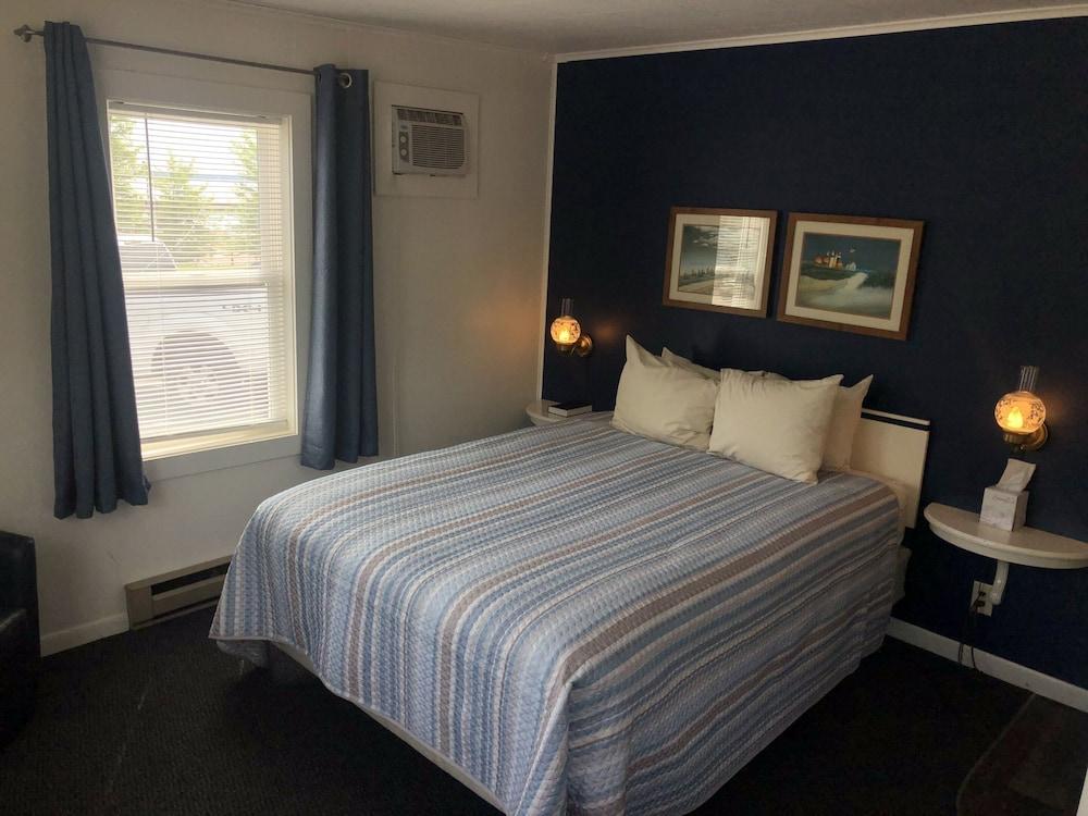 Harbor's Edge Motel photo 45