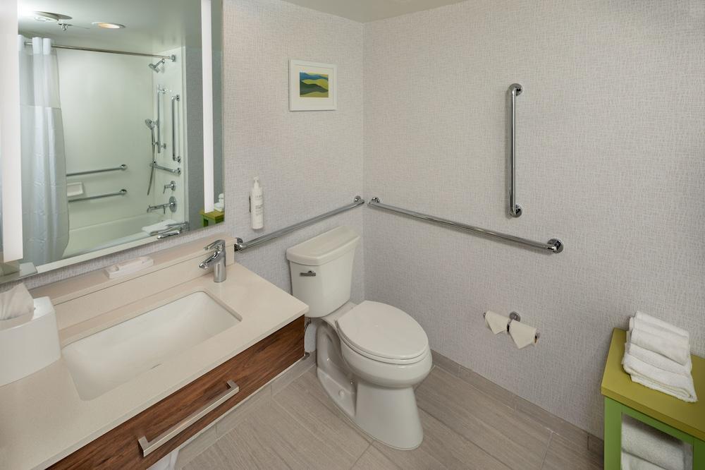 Hampton Inn Asheville-Tunnel Rd. photo 17