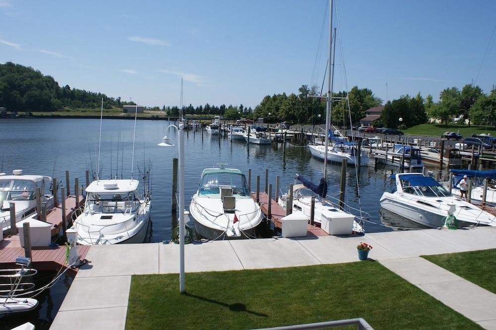 Harbor Lights Resort photo 15