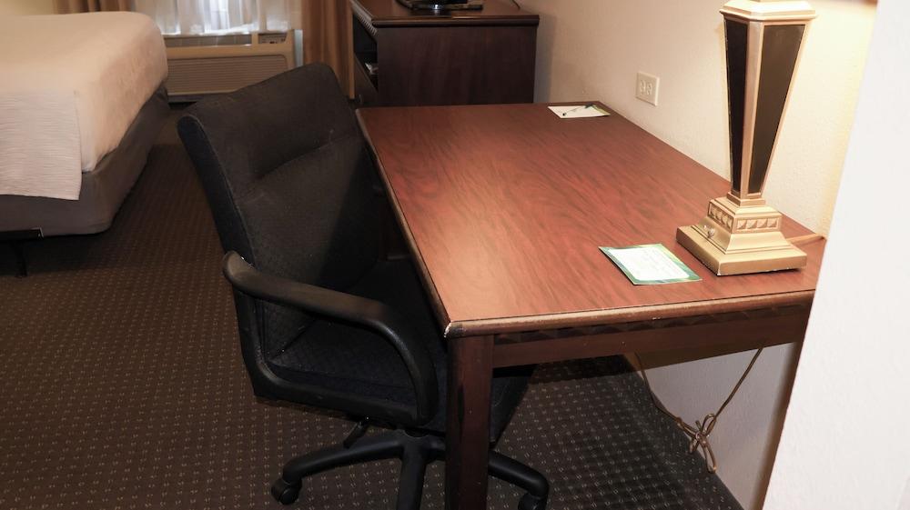 Wingate By Wyndham Peoria photo 12