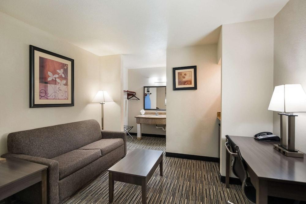 Quality Inn & Suites Lufkin photo 9