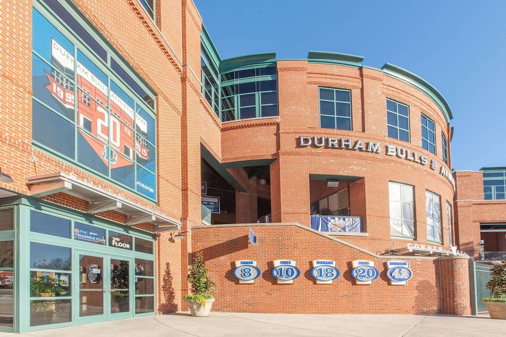Super 8 by Wyndham Durham/University Area NC photo 14