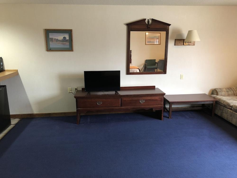 Denison Inn & Suites photo 29