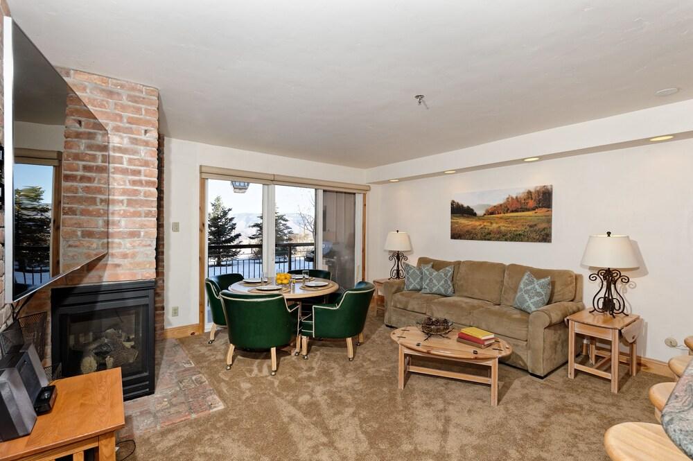 The Crestwood Condominiums photo 63