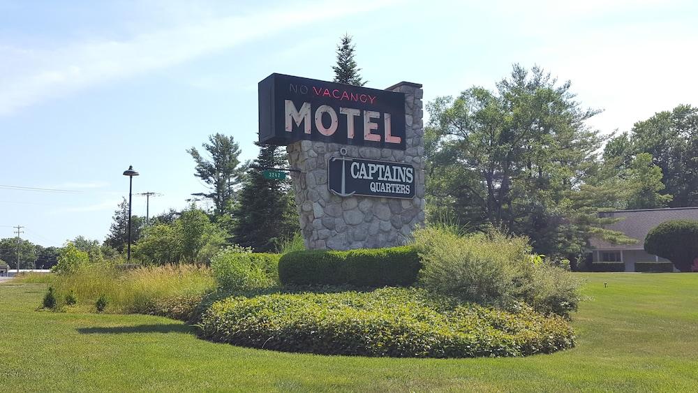 Captain's Quarters Motel photo 32