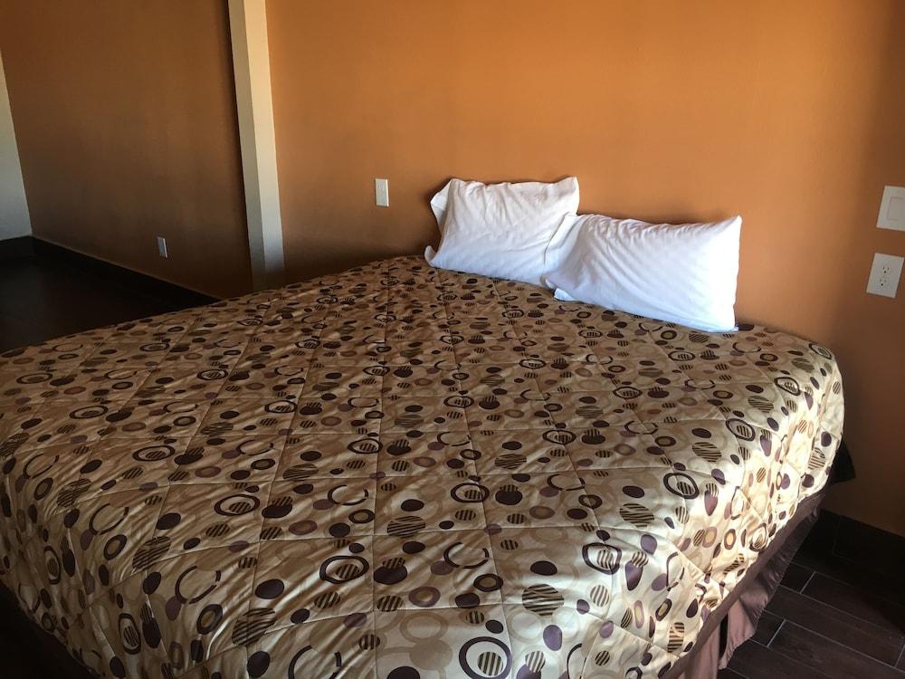 Ruby Motel photo 9