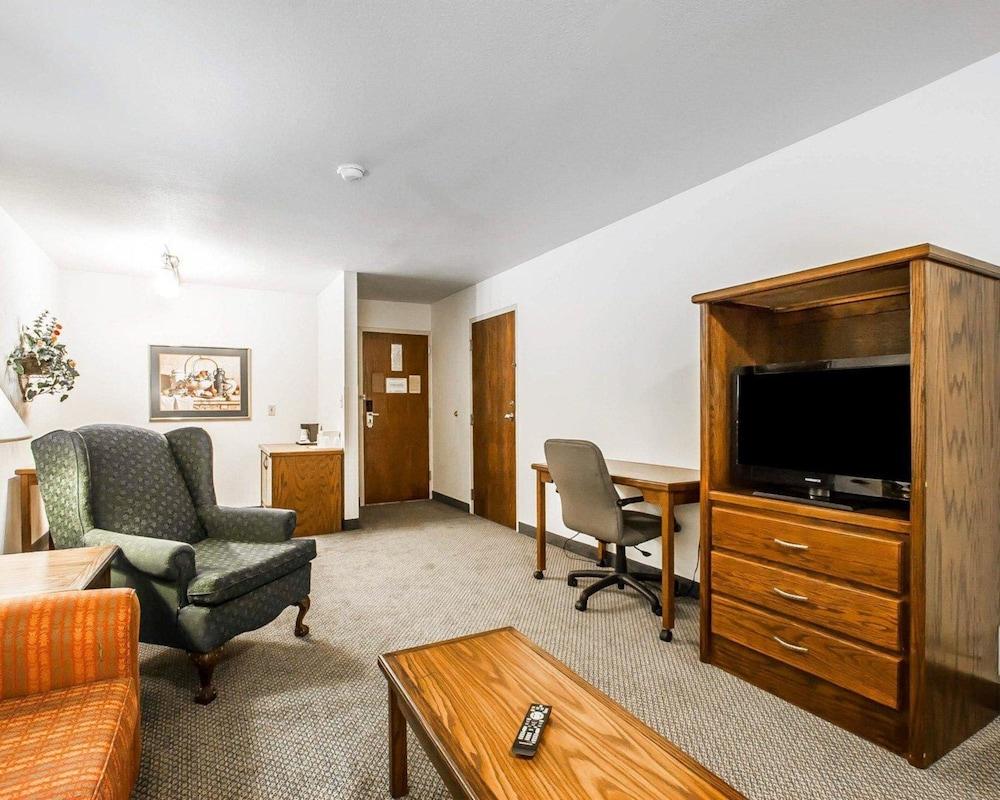 Quality Inn and Suites photo 13