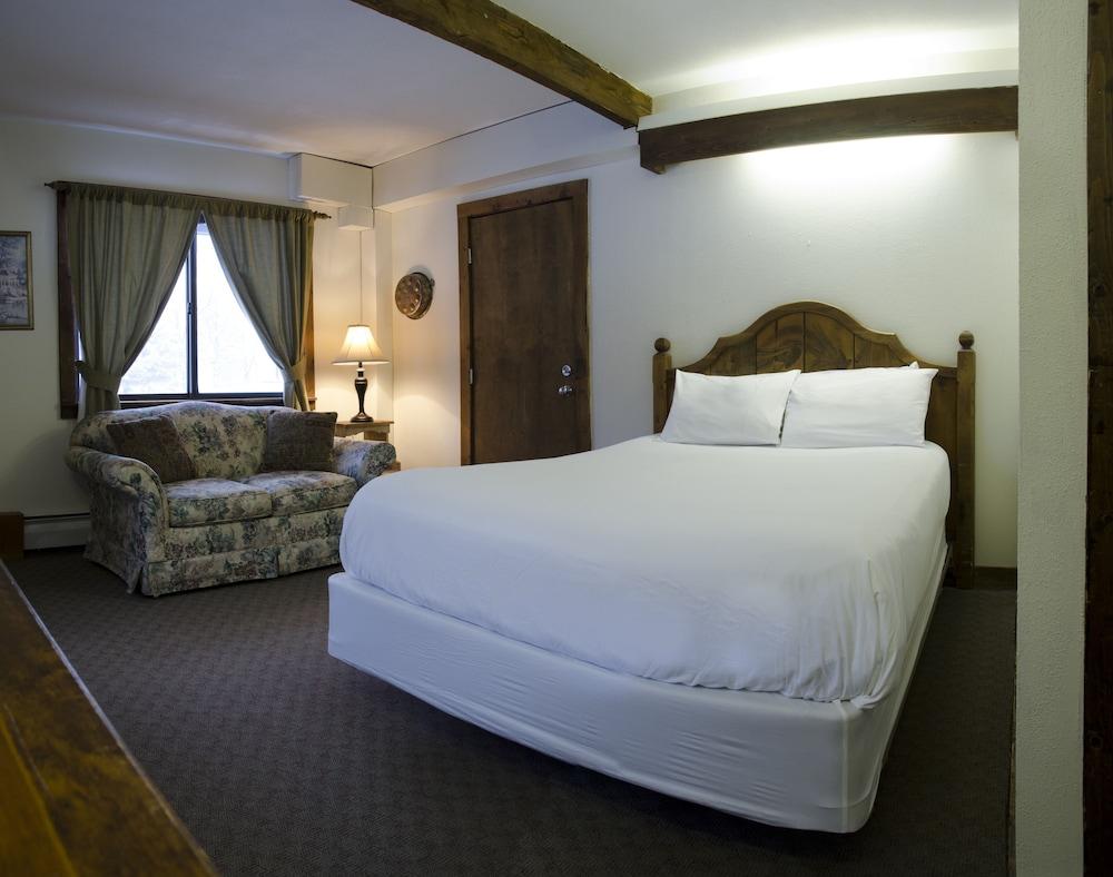 Summit Lodge photo 23